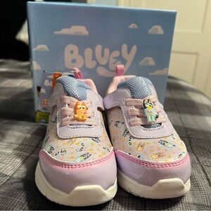 Bluey Toddler size 11 Girls velcro light up Sneaker Shoes